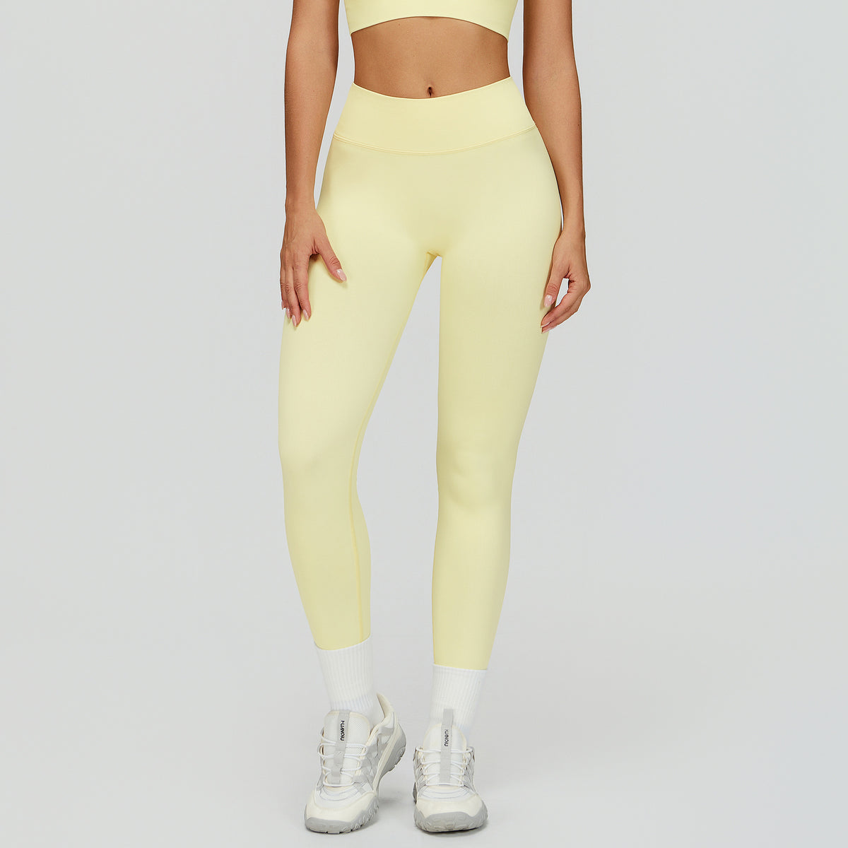 Women’s Seamless V-Waist Peach-Lift Scrunch Yoga Leggings view 5